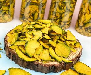 Vacuum-fried pumpkin  chips  slices crispy  vegetable  snack  bulk  supplies